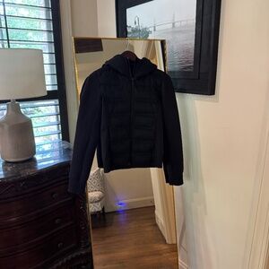 SALE Lululemon Black light puffy coat with hood-Excellent Condition